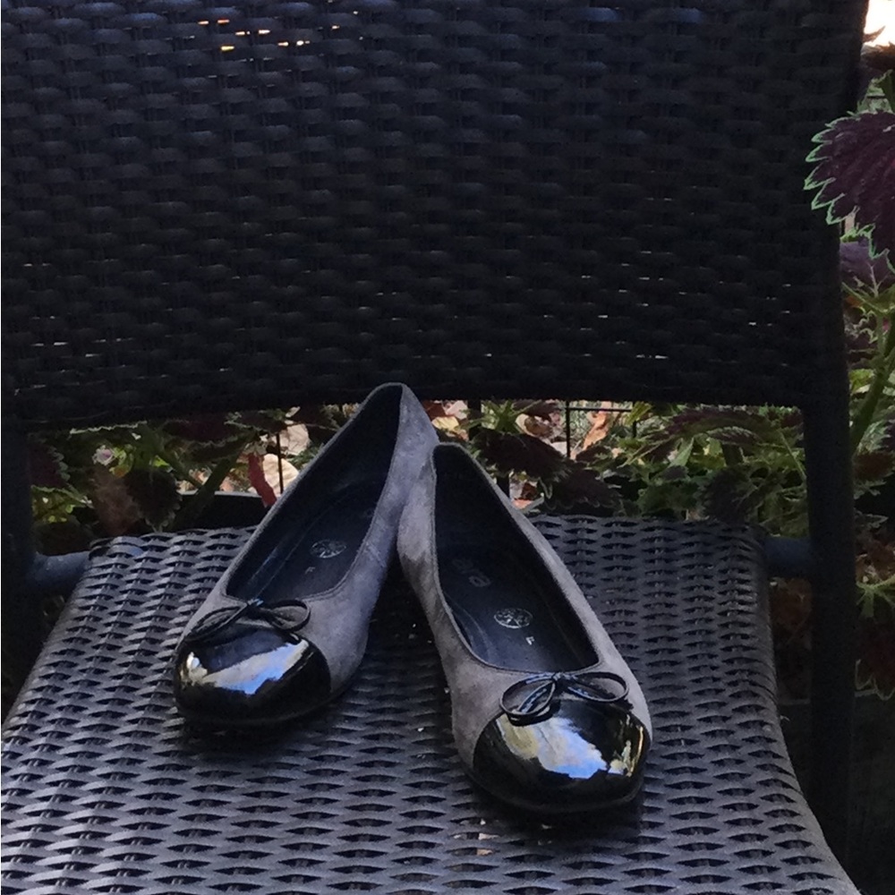 NEW German high-end brand Ara, comfortable & classy. black leather/grey suede.